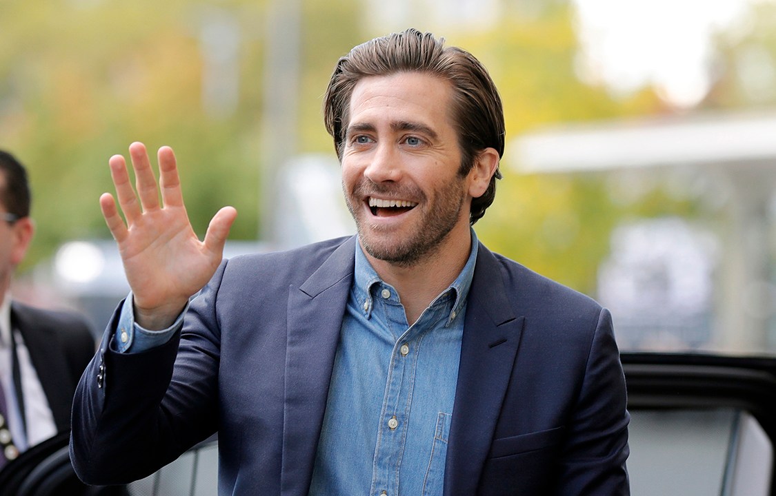 Jake Gyllenhaal chega na coletiva de imprensa do filme Stronger, no Festival de Cinema de Zurique, na Suíça