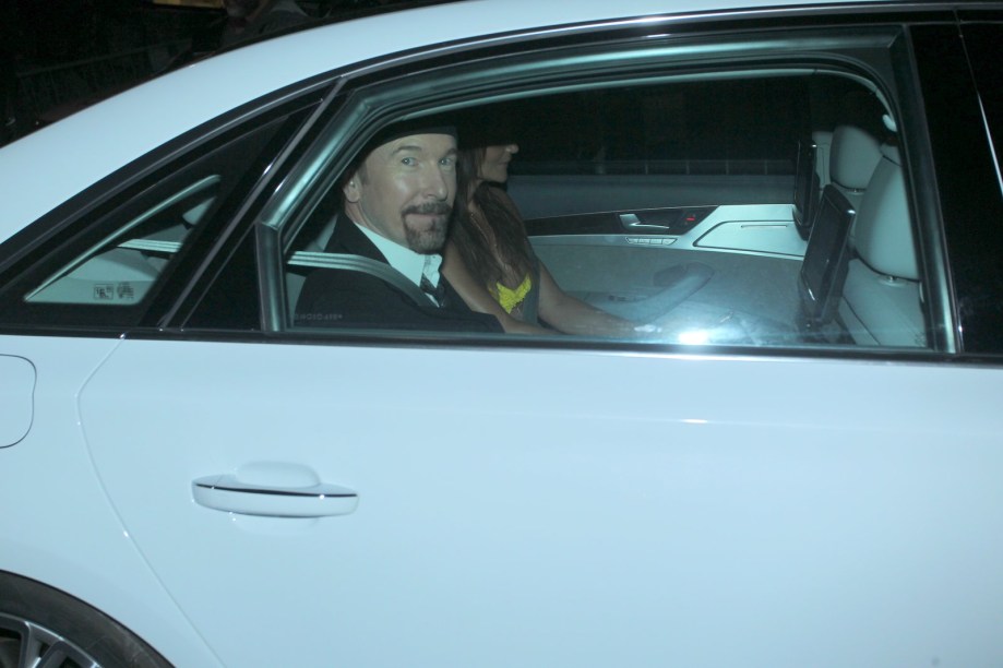 The Edge, da banda U2, chegando no casamento de Michelle Alves, no Rio de Janeiro