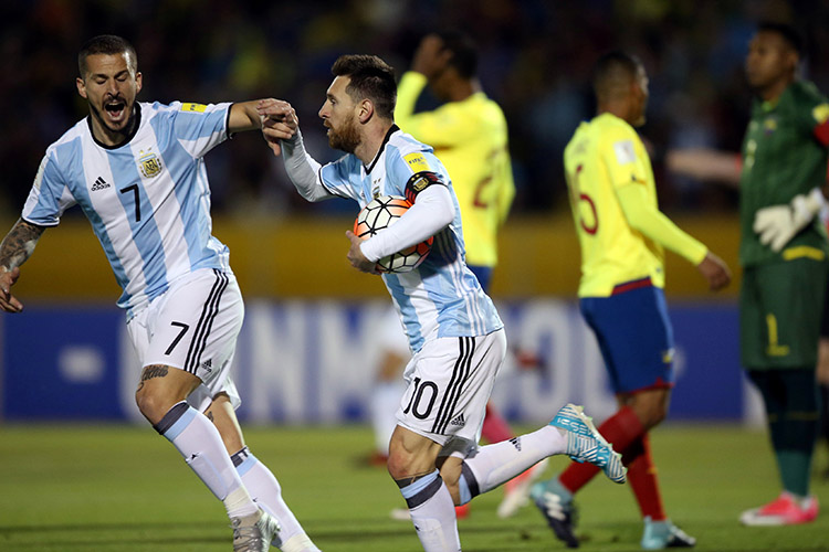 Messi comemora gol contra o Equador, pelas Eliminatórias da Copa da Rússia, em Quito