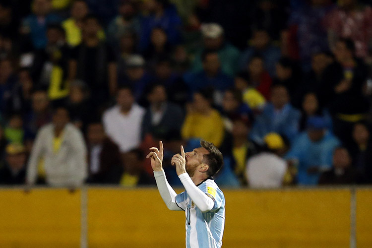 Messi comemora gol contra o Equador, pelas Eliminatórias da Copa da Rússia, em Quito