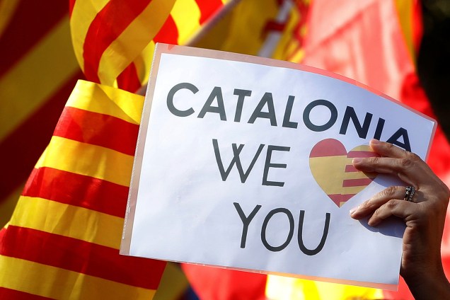 Manifestantes contrários à independência da Catalunha saem às ruas em Barcelona - 29/10/2017