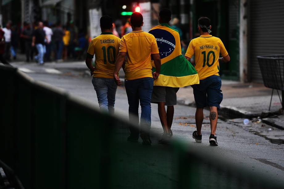 Movimentação de torcedores antes da partida entre Brasil e Chile válida pelas Eliminatórias da Copa da Rússia no Allianz Parque, em São Paulo - 10/10/2017