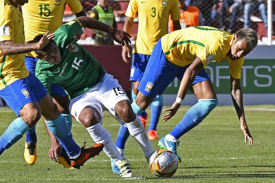 O jogador Neymar da seleção brasileira durante partida contra a Bolívia, na penúltima rodada das eliminatórias sul-americanas da Copa da Rússia de 2018 - 05/10/2017