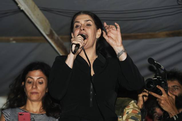 Paula Lavigne discursa no acampamento do MTST, em São Bernardo - 30/10/2017 Paula Lavigne discursa no acampamento do MTST, em São Bernardo - 30/10/2017