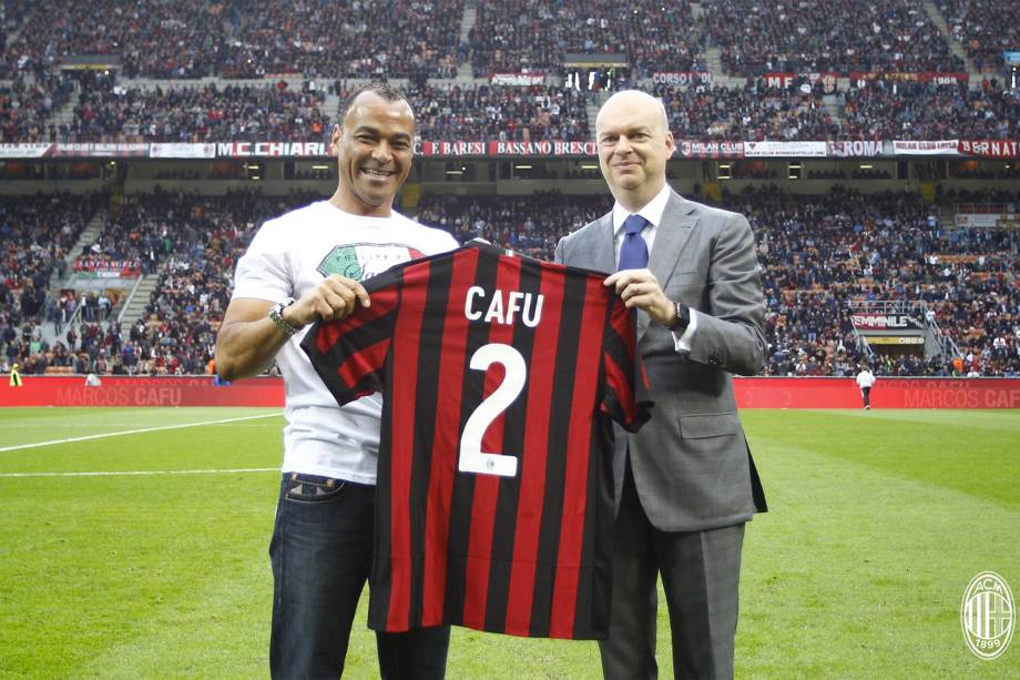 Ídolo do Milan, Cafu é homenageado no San Siro