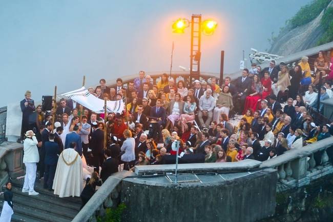 Michele Alves e Guy Oseary realizam casamento no Cristo Redentor, Rio de Janeiro