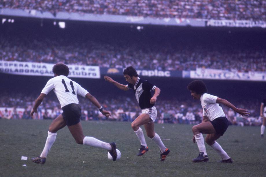 Corinthians contra a Ponte Preta, primeiro jogo da final do Campeonato Paulista, no Estádio do Morumbi, em 1977