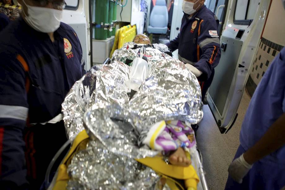 Movimentação no hospital de Montes Claros - O vigia de uma creche de Janaúba, a 554 km de Belo Horizonte, colocou fogo em crianças e em si mesmo dentro da unidade municipal - 05/10/2017