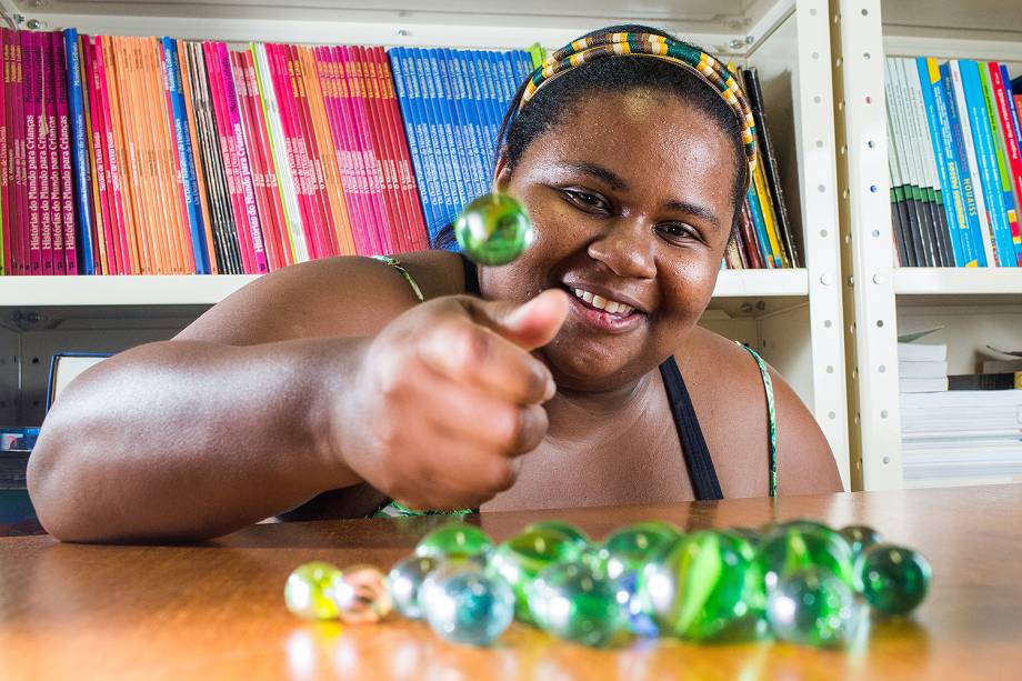 Cristiane Pereira de Souza Francisco na Escola Estadual Antonio de Oliveira Bueno Filho, em Araraquara – SP Cristiane Pereira de Souza Francisco na Escola Estadual Antonio de Oliveira Bueno Filho, em Araraquara – SP