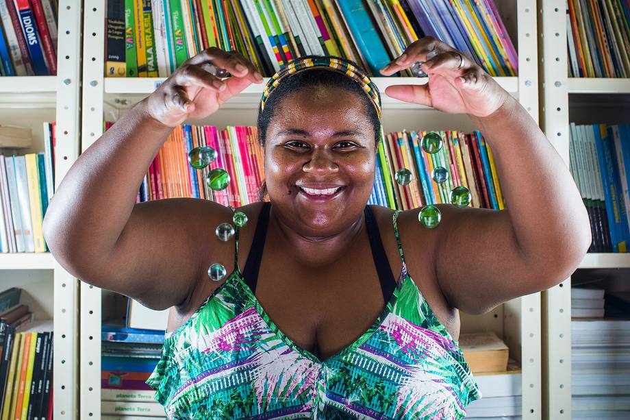 Cristiane Pereira de Souza Francisco na Escola Estadual Antonio de Oliveira Bueno Filho, em Araraquara – SP Cristiane Pereira de Souza Francisco na Escola Estadual Antonio de Oliveira Bueno Filho, em Araraquara – SP