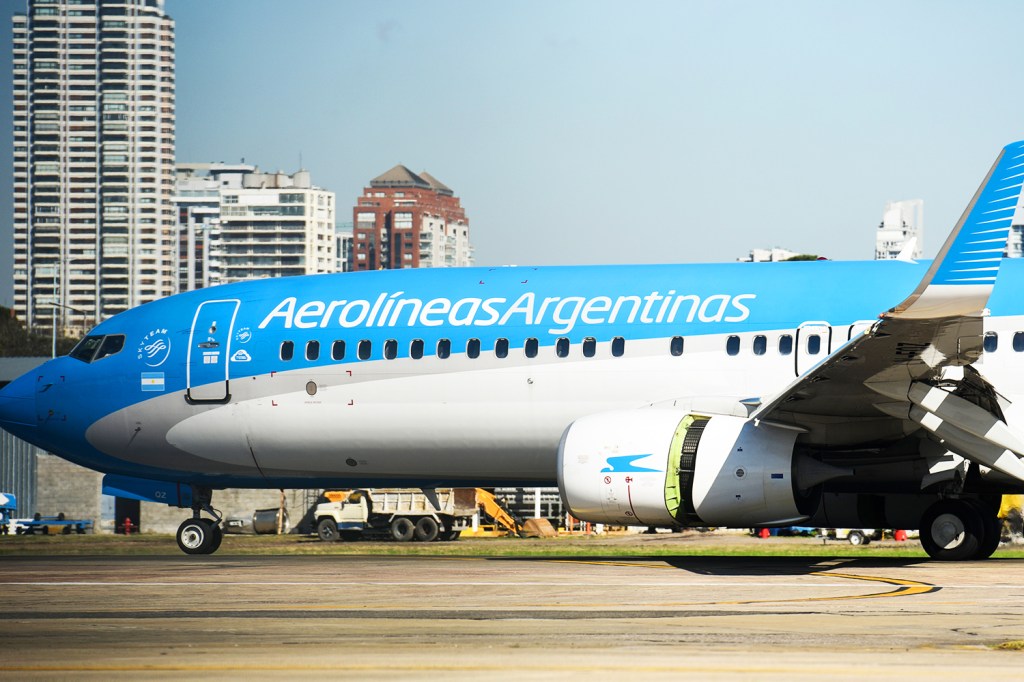 Avião da companhia Aerolineas Argentinas no Aeroporto Jorge Newbery, em Buenos Aires - 02/08/2017