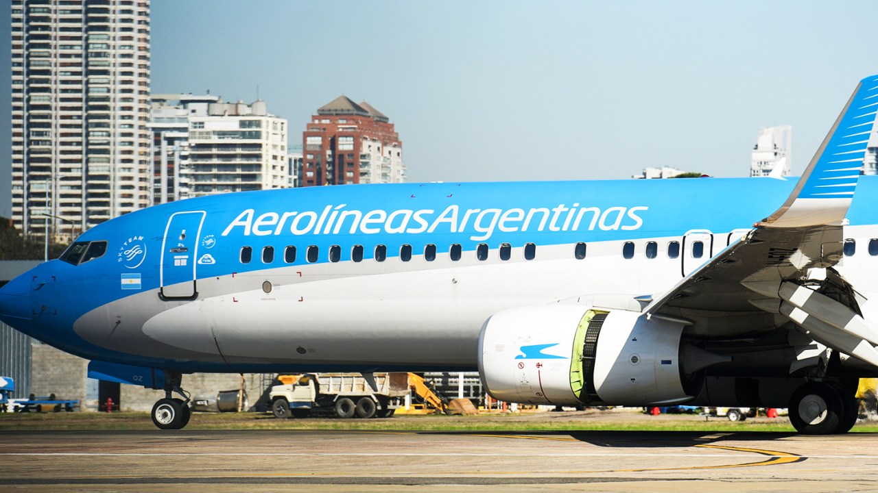 Avião da companhia Aerolineas Argentinas no Aeroporto Jorge Newbery, em Buenos Aires - 02/08/2017