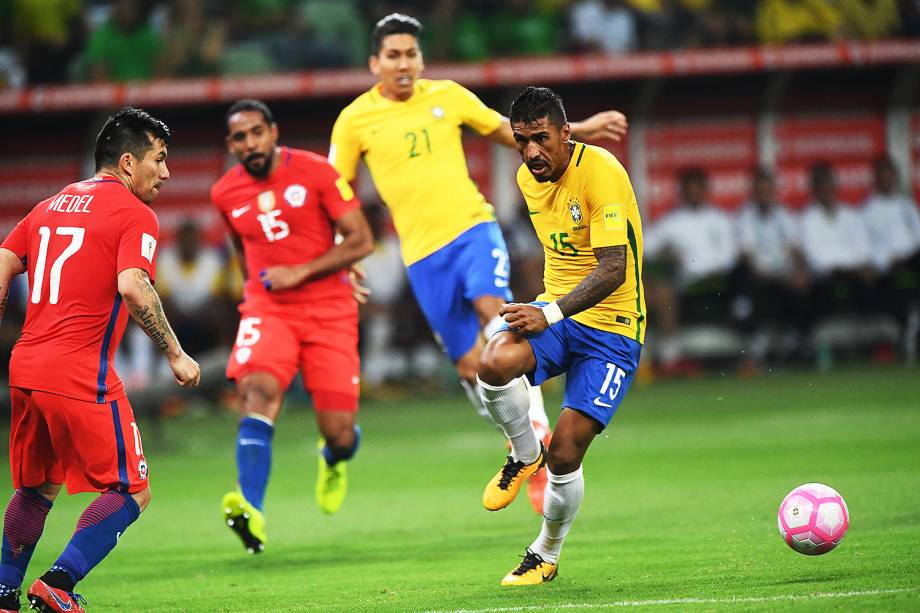 Paulinho do Brasil marca o gol contra o Chile, válida pela 18ª rodada (última) das Eliminatórias Sul-Americanas da Copa de 2018 (Rússia) no Allianz Parque, em São Paulo (SP) - 10/10/2017