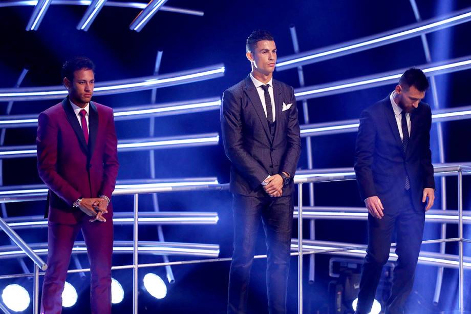 Neymar, Cristiano Ronaldo e Lionel Messi durante a premiação dos Melhores do Mundo da Fifa, em Londres