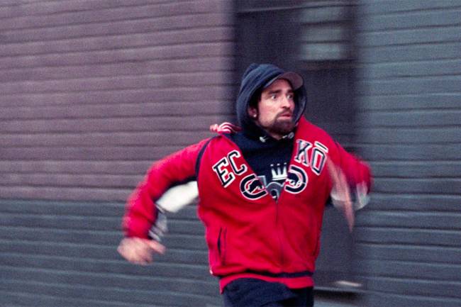 Robert Pattinson em cena do filme "Bom Comportamento"