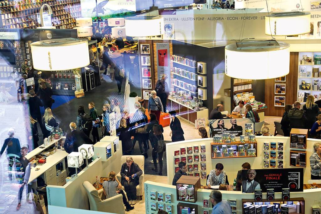 FRANKFURT AM MAIN, GERMANY - OCTOBER 13: A general view at the 2017 Frankfurt Book Fair (Frankfurter Buchmesse) on October 13, 2017 in Frankfurt am Main, Germany. The 2017 fair, which is among the world's largest book fairs, will be open to the public from October 11-15. (Photo by Hannelore Foerster/Getty Images)