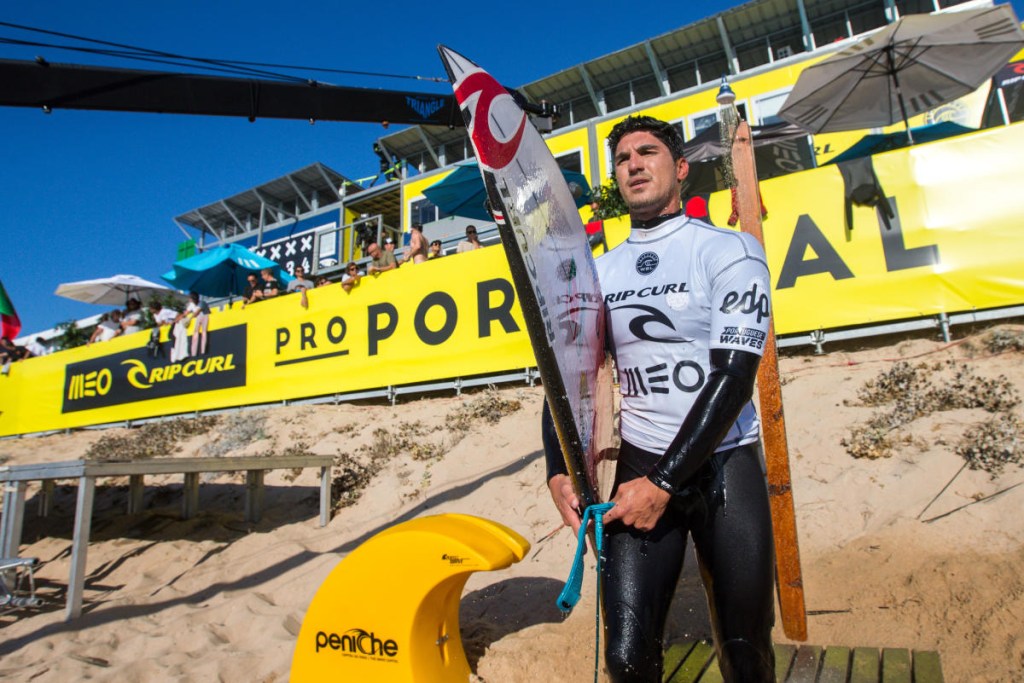 Gabriel Medina em etapa de surfe de Portugal