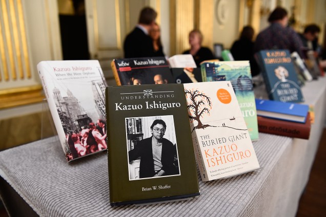 Britânico de origem japonesa, o escritor Kazuo Ishiguro, de 62 anos, ganhou o Prêmio Nobel de Literatura 2017 - 05/10/2017
