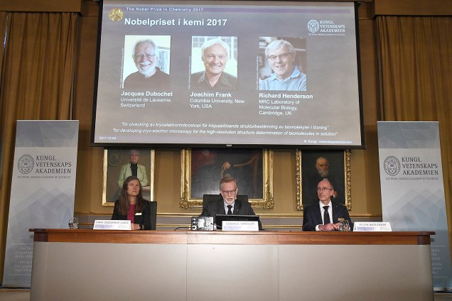 Membros da Academia Real Suíça de Ciências durante o anúncio dos ganhadores do Prêmio Nobel de Química - 04/10/2017