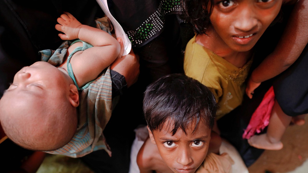 Imagens do dia - Refugiados rohingyas recém chegados a Bangladesh