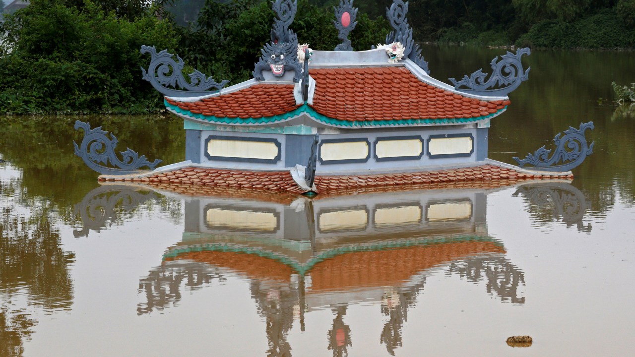 Imagens do dia - Inundações no Vietnã