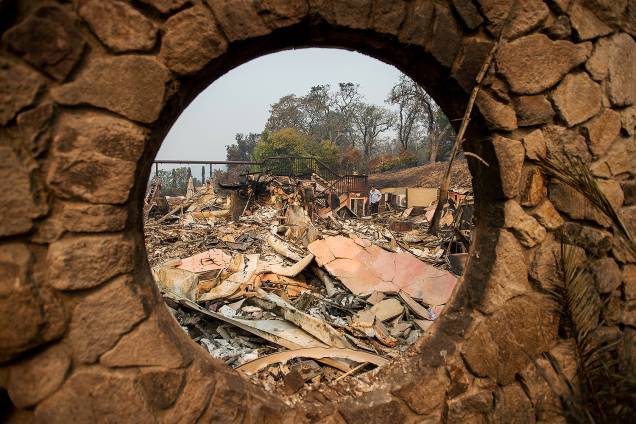 Incêndios florestais se espalharam por vários condados da Califórnia e deixou um rastro de destruição e milhares de construções devastadas - 12/10/2017 Incêndios florestais se espalharam por vários condados da Califórnia e deixou um rastro de destruição e milhares de construções devastadas - 12/10/2017