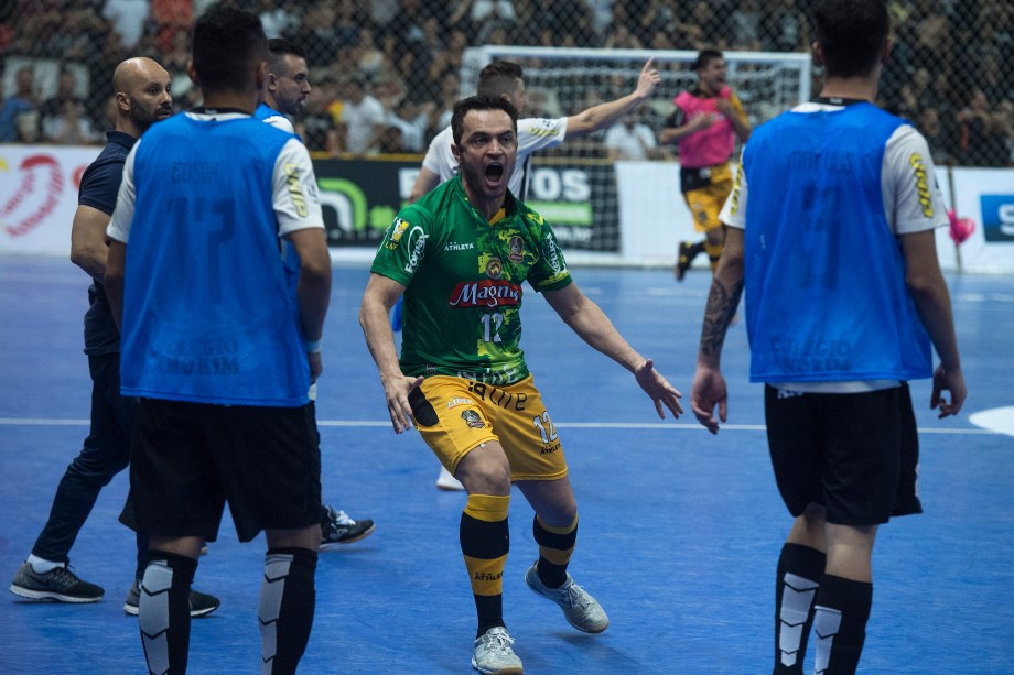 Falcão elege os 5 maiores do futsal e diz: entro em sexto nessa