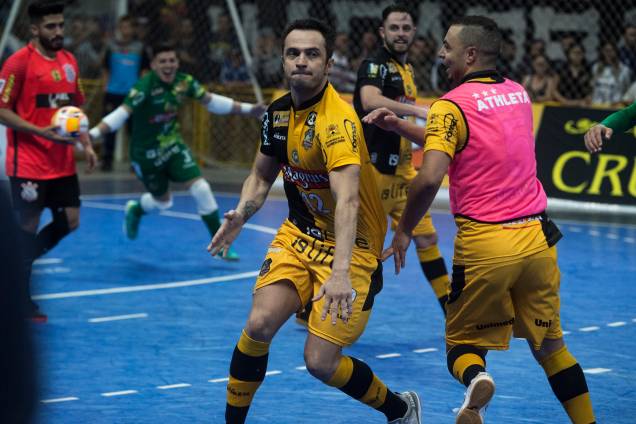 Falcão comemora o gol marcado na prorrogação da partida final contra o Corinthians, válida pela Liga Paulista de Futsal, na Arena Sorocaba, em São paulo Falcão comemora o gol marcado na prorrogação da partida final contra o Corinthians, válida pela Liga Paulista de Futsal, na Arena Sorocaba, em São paulo