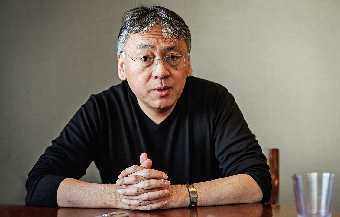 467340960 - Author of The Buried Giant Kazuo Ishiguro for interview at Random House. They made cookies with the logo of the cover of the book on them for a meet and greet after our interview. Toronto, March 17, 2015 Credito: David Cooper/Toronto Star/Getty Images