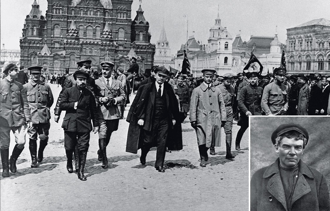 Lenin with Military Commanders in Red Square Credito: Hulton-Deutsch Collection/CORBIS/Getty Images