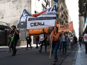 Protesto de jovens no centro de Buenos Aires pela morte de Santiago Maldonado
