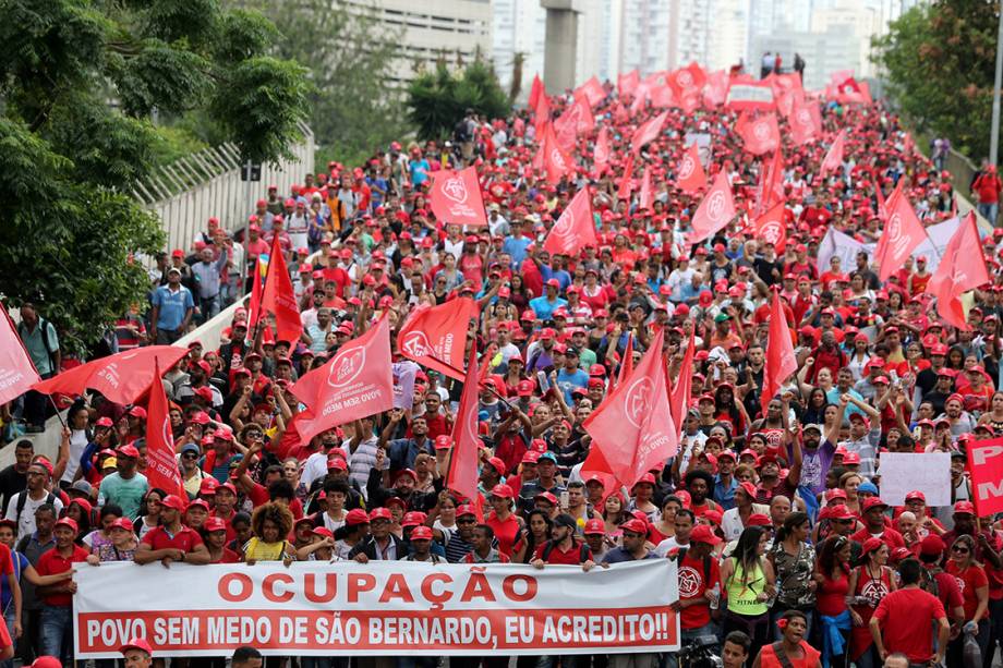 Integrantes da Ocupação Povo Sem Medo, do MTST, realizam marcha de São Bernardo até o Palácio dos Bandeirantes em São Paulo - 31/10/2017