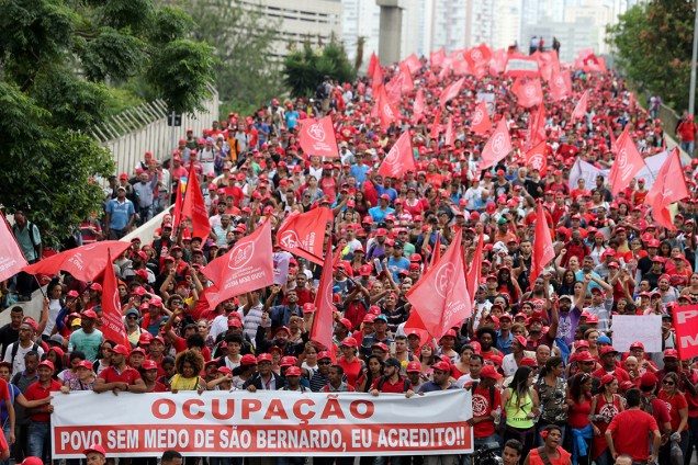 Integrantes da Ocupação Povo Sem Medo, do MTST, realizam marcha de São Bernardo até o Palácio dos Bandeirantes em São Paulo - 31/10/2017