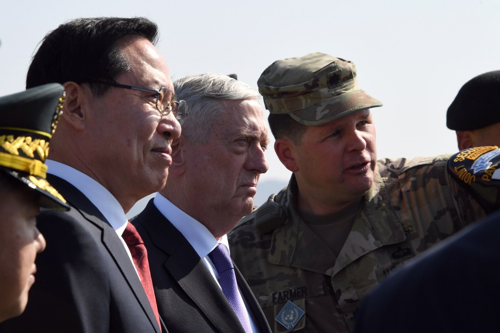 Secretário de defesa dos EUA em visita diplomática à Coreia do Sul