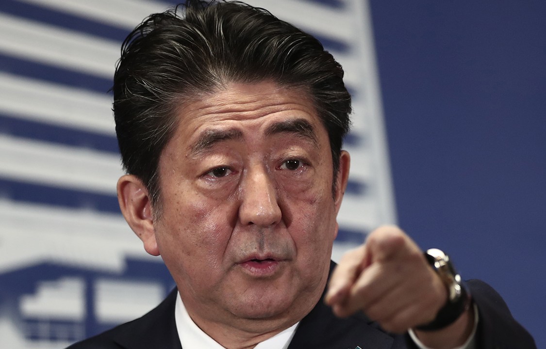 Primeiro Ministro japonês, Shinzo Abe, durante coletiva de imprensa na sede do Partido Liberal Democrático, em Tóquio