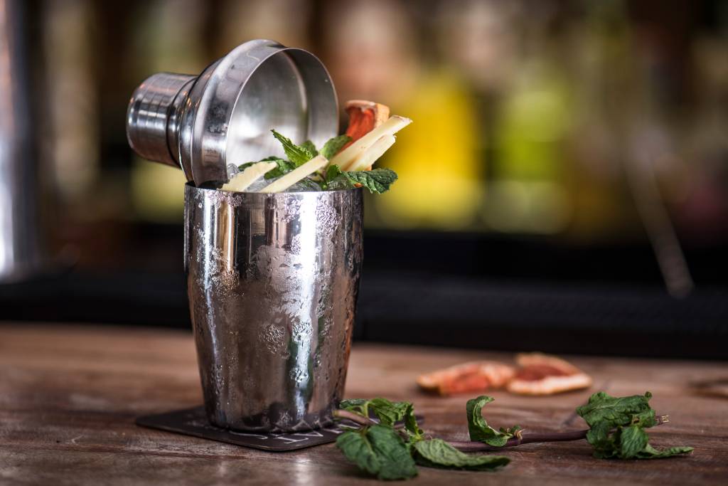 Officina Restô Bar tem a melhor carta de drinques de Curitiba