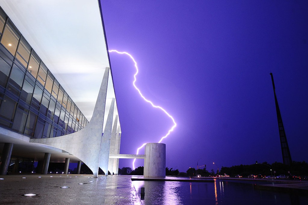 Tempestade próxima ao Palácio do Planalto
