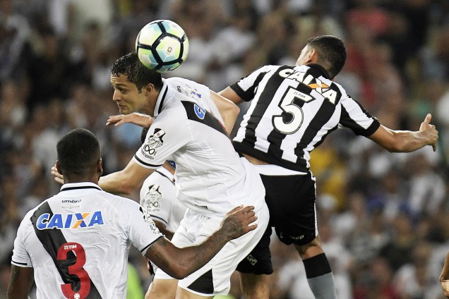 Partida entre Vasco e Botafogo, válida pela 28ª rodada do Campeonato Brasileiro de Futebol 2017, no Estádio do Maracanã, no Rio de Janeiro (RJ) - 14/10/2017