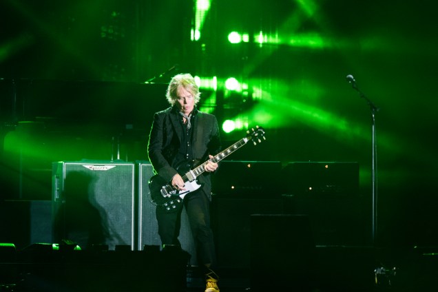 O guitarrista Brian Ray durante show no Allianz Parque, em São Paulo - 15/10/2017