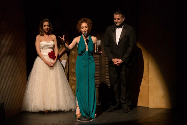 Laila Garin durante o agradecimento pelo prêmio de Melhor Atriz
