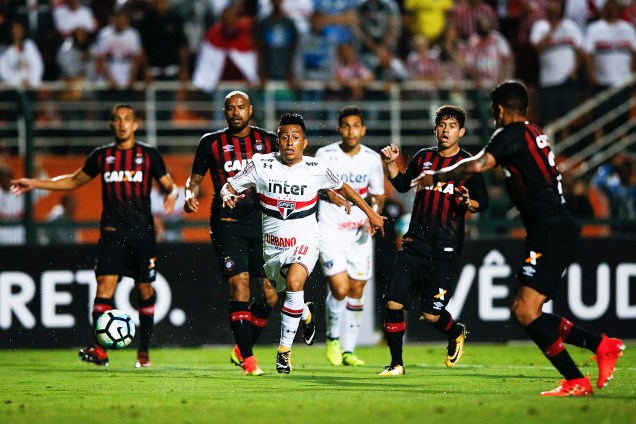 Cueva durante a partida entre São Paulo e Atlético (PR), válida pela 28ª rodada do Brasileirão no estádio do Pacaembu - 14/10/2017