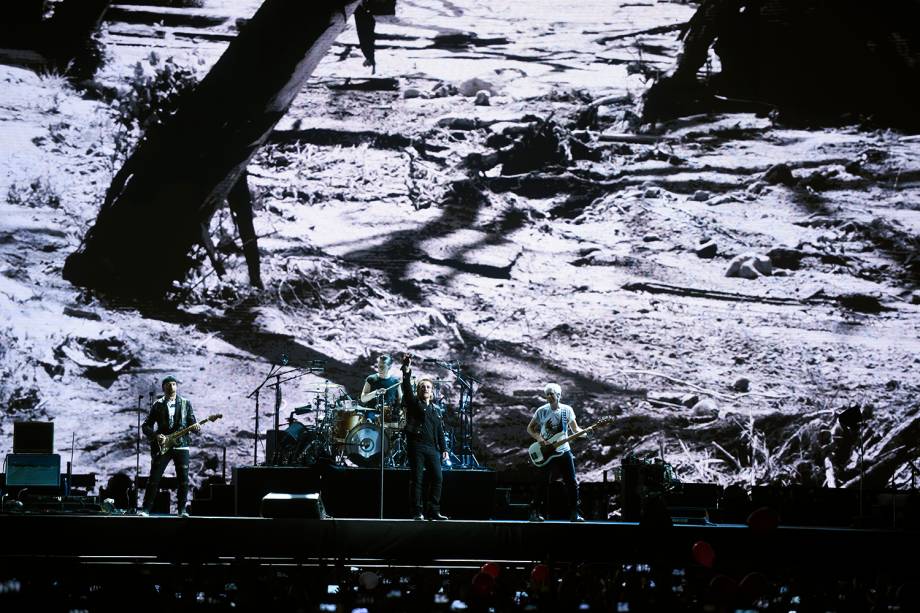 A banda irlandesa U2 se apresenta no estádio do Morumbi, em São Paulo, como parte da turnê em que celebra os 30 anos do disco "The Joshua Tree" - 19/10/2017