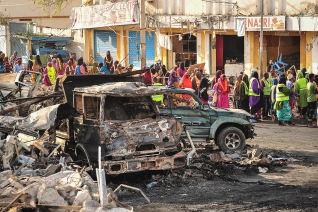 Explosão de caminhão-bomba mata 215 na Somália - 15/10/2017