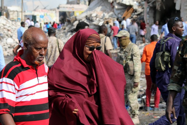 Um caminhão-bomba explodiu em uma área movimentada e próxima ao Ministério de Relações Exteriores em Mogadício, na Somália