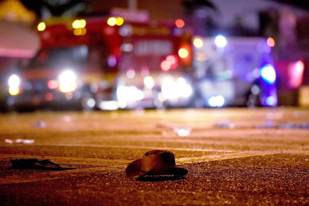 Um chapéu de cowboy é visto na rua após um tiroteio durante o festival country 'Route 91 Harvest', que acabou com 50 mortos e mais de 200 feridos
