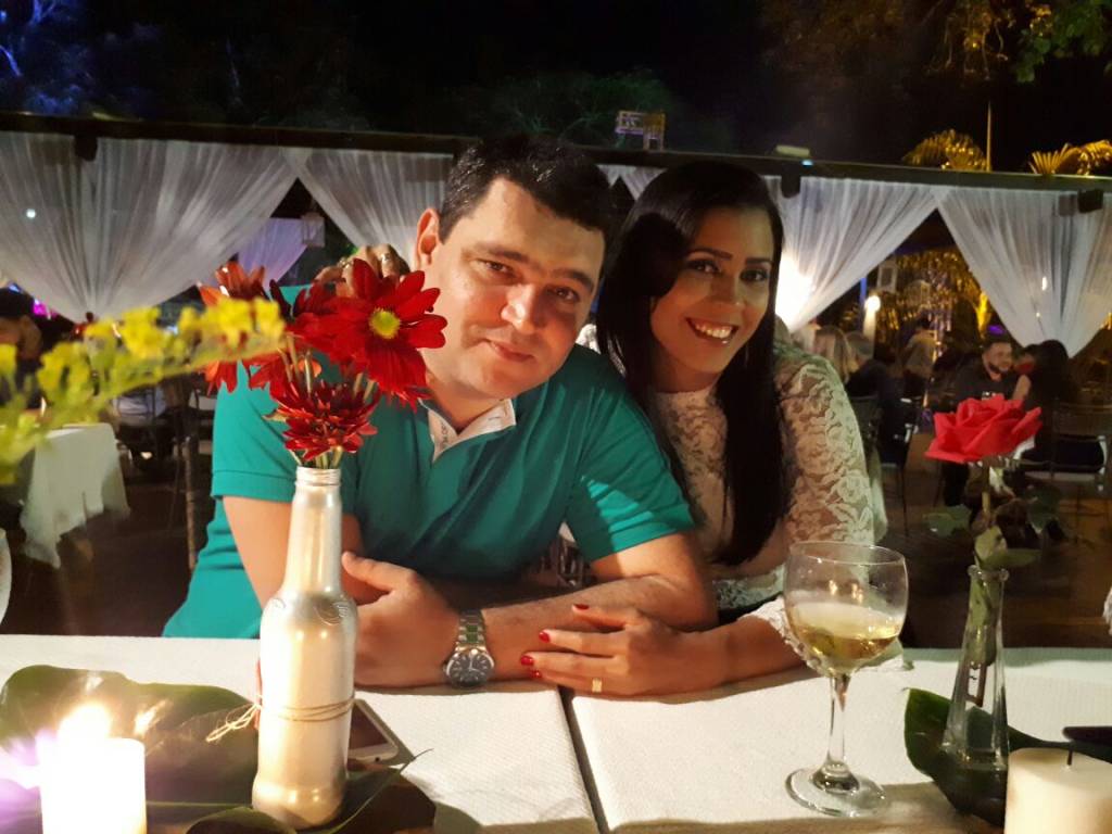 Em vídeo, homem ‘prova’ à esposa que voo foi cancelado e viraliza