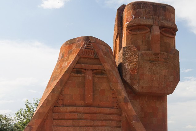 Monumento "My i Nasze Góry", em Artsakh.