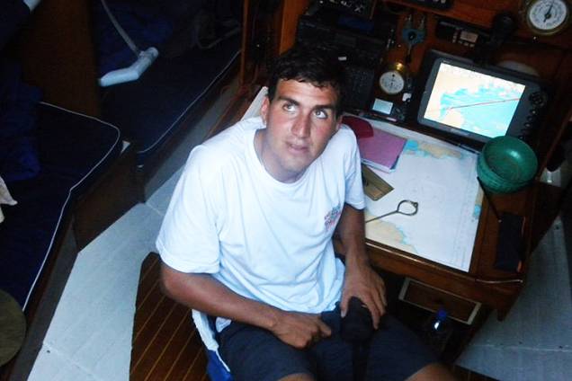 Alejandro Damián Tagliapetra, de 27 anos, é tenente de corveta do ARA San Juan. Antes de se juntar às fileiras da Marinha, era entregador em uma sorveteria em Beccar, Buenos Aires. Na cidade, todos se lembram dele como "uma ótima pessoa"