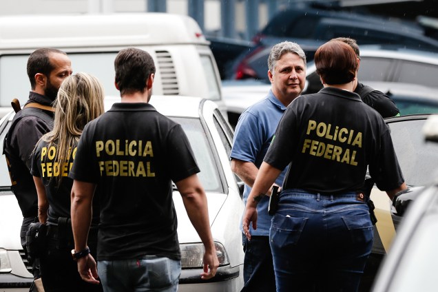 Anthony Garotinho chega à sede da Polícia Federal, no centro do Rio - O ex-governador Anthony Garotinho é preso em mais um desdobramento da Operação Chequinho - 22/11/2017