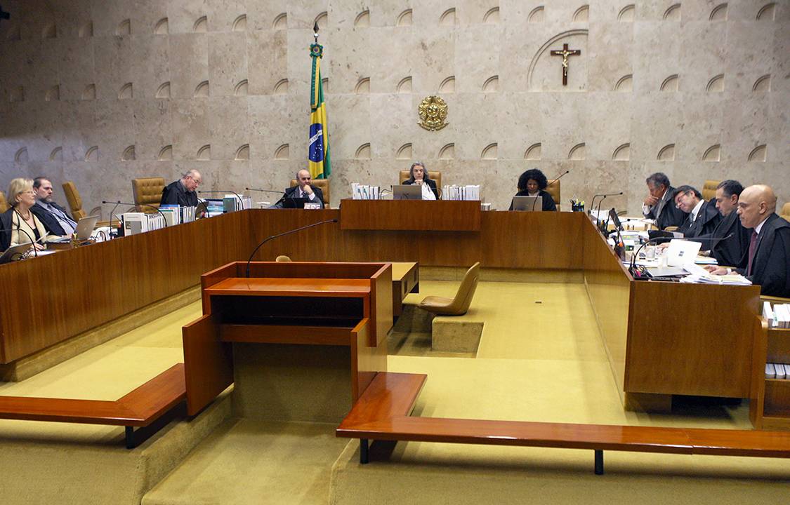 Sessão no plenário do STF